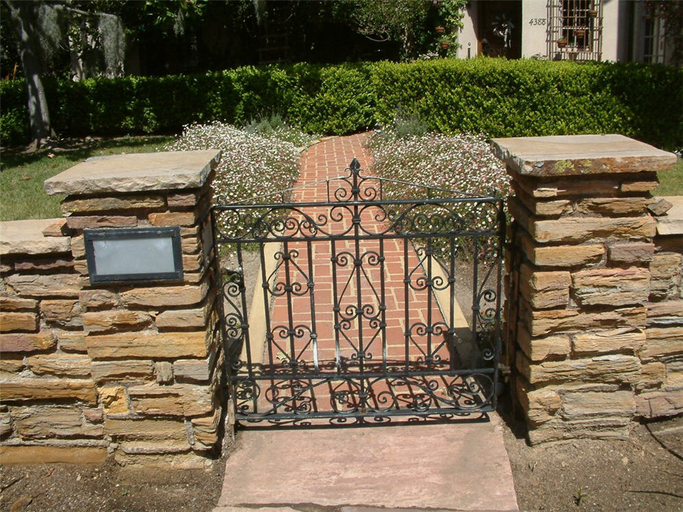 Curlique Metal Gate