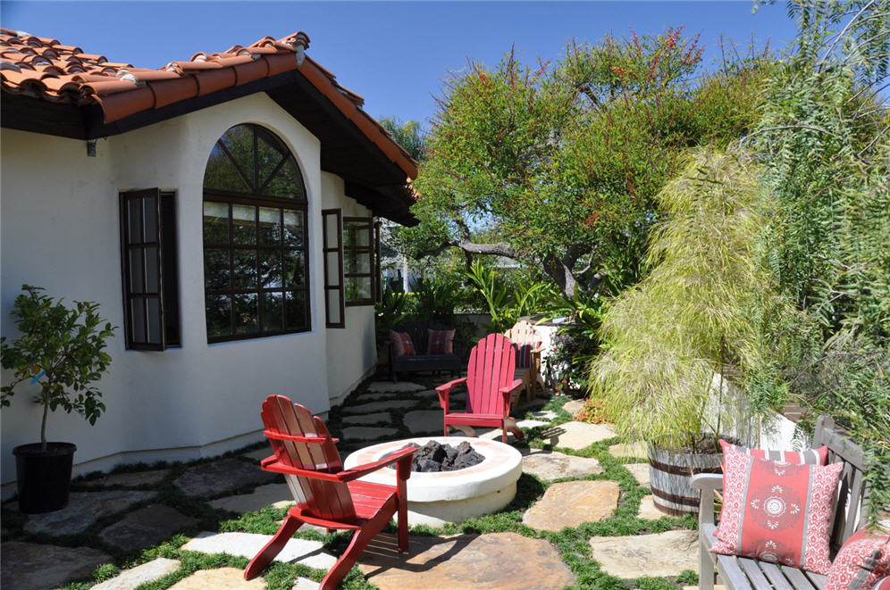 Corner Garden  Courtyard