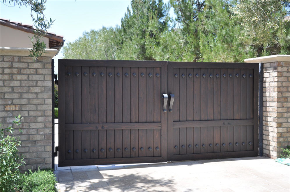 Vineyard Driveway Gate