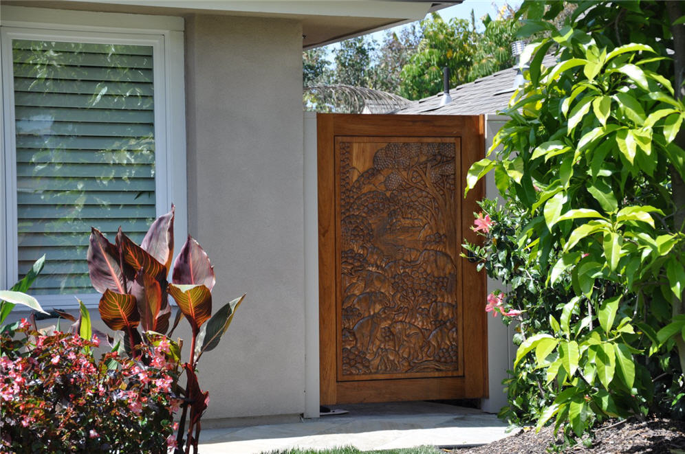 Wood Carvings Gate One