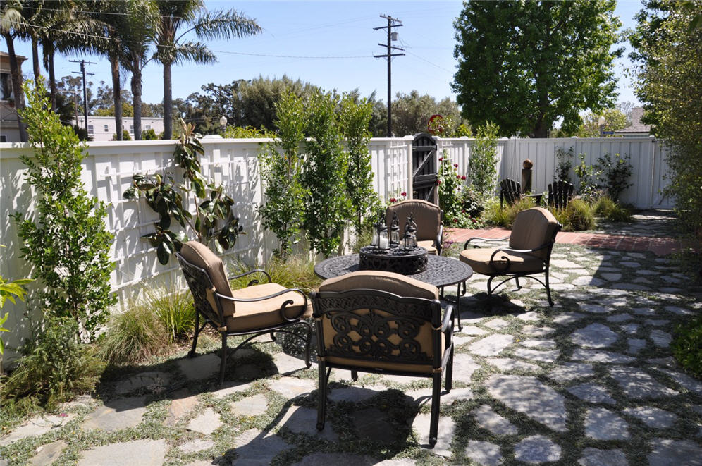 Dymondia Garden Table and Chairs Opposite Side